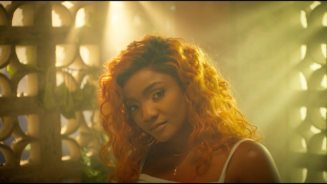 Simi – Naked Wire (Video)